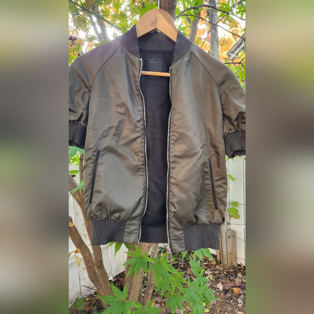 Pink Short Sleeve Olive Green Bumper Jacket, size 42/M (size marked in Italian).
